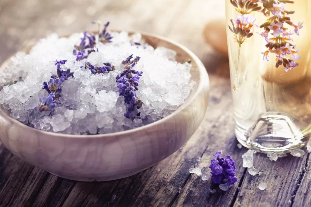 Aromatherapie Lavendelbadesalz und Massageöl